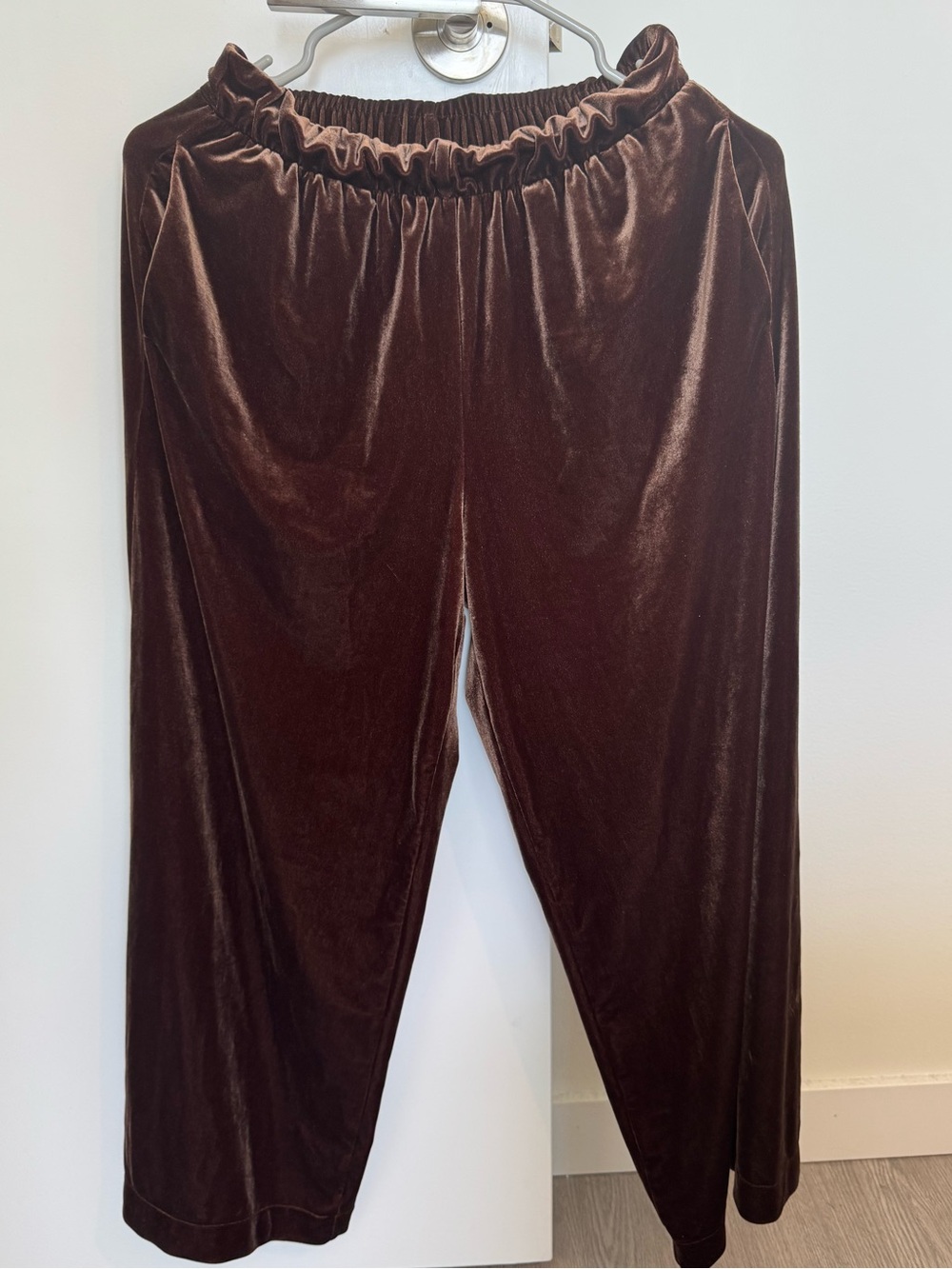 Uniqlo Wide-Leg Velvet Pants in Dark Brown